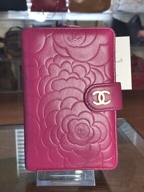 🔹CHANEL Camellia Embossed Agenda Cover Wallet Pink Lambskin CC Logo Authentic.